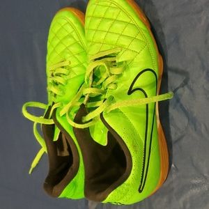 Boy's/Men's Nike Tempo Sneakers in Neon Green Leather size  8.5 Great Condition